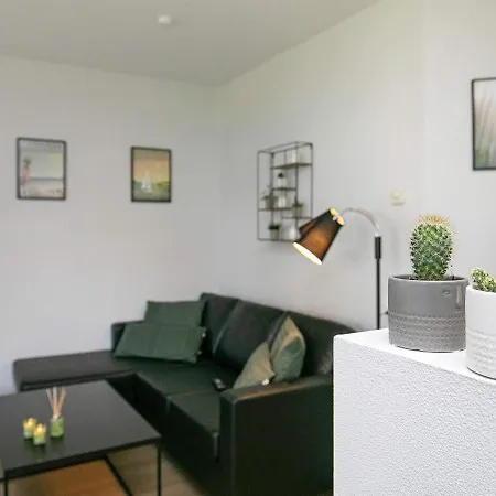 4 Person In Appartement